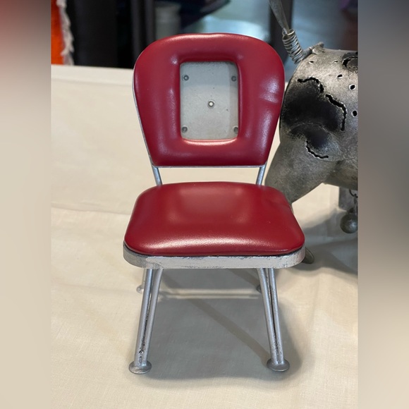 Retro Chair 🪑 Picture Frame - Picture 10 of 12